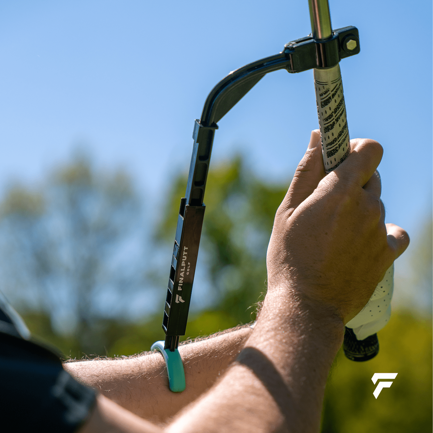 SWING HINGE - FinalPutt